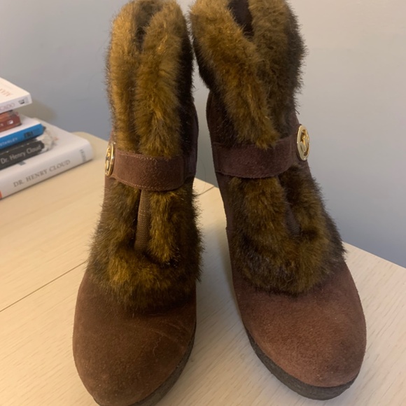 Michael Kors faux fur wedge booties - Picture 2 of 3